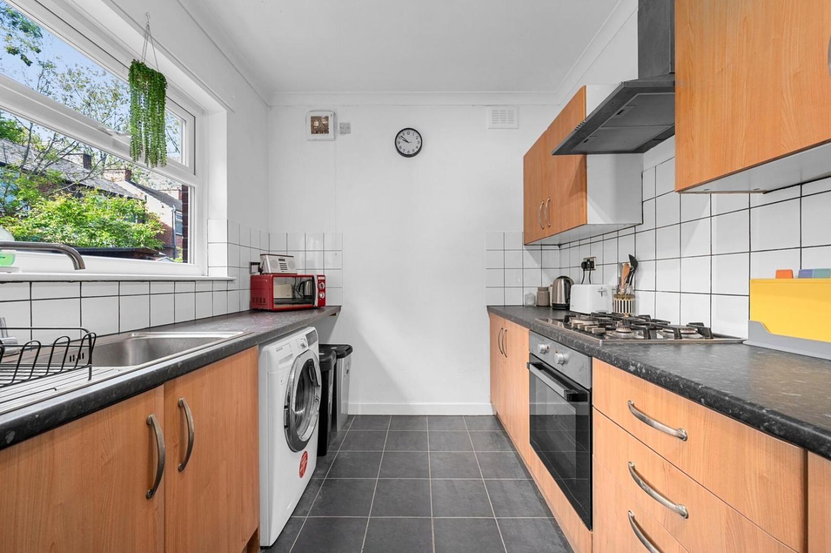 Apartment Bright 2bd - 10 Mins To