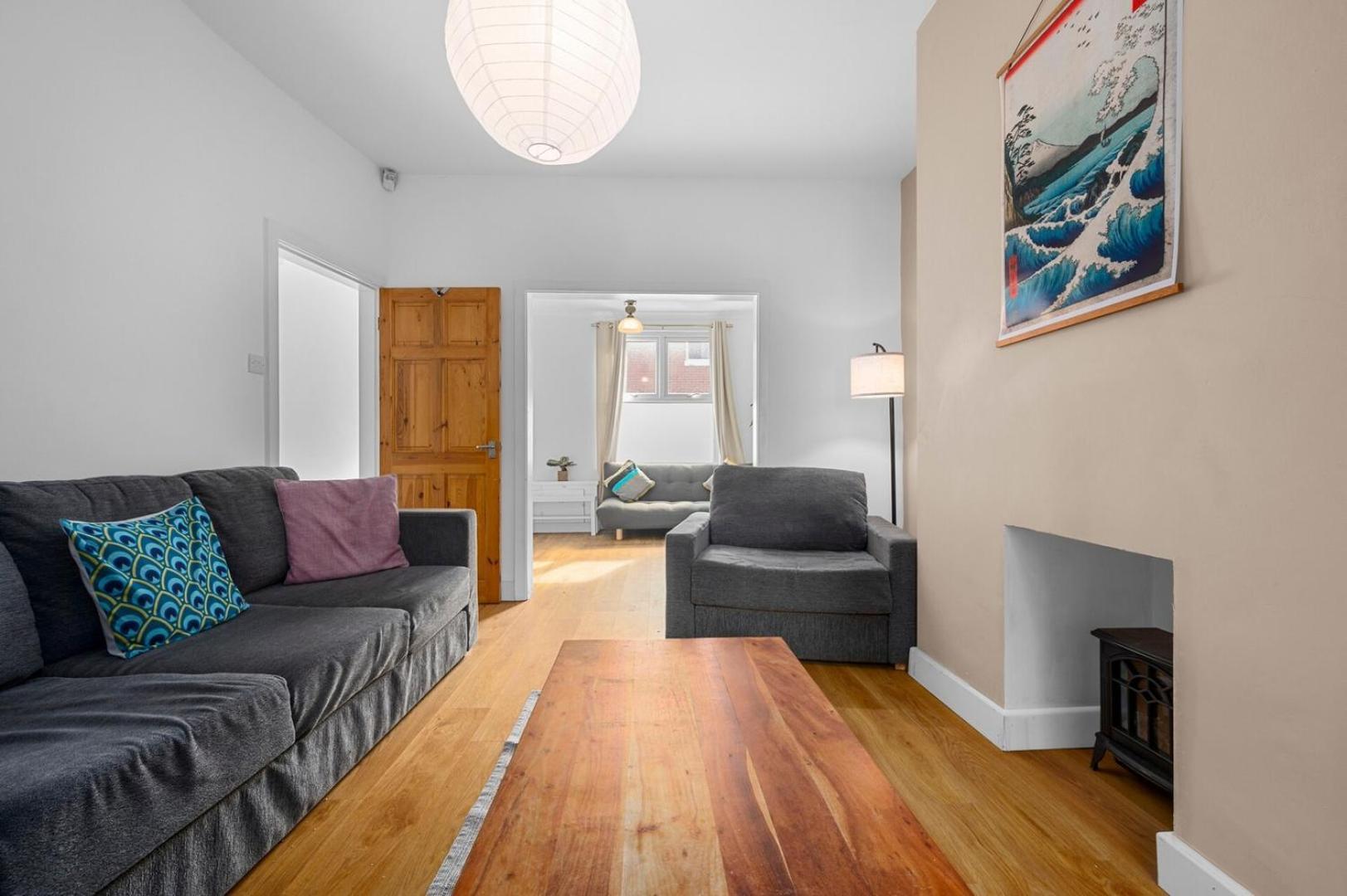 Bright 2bd - 10 Mins To