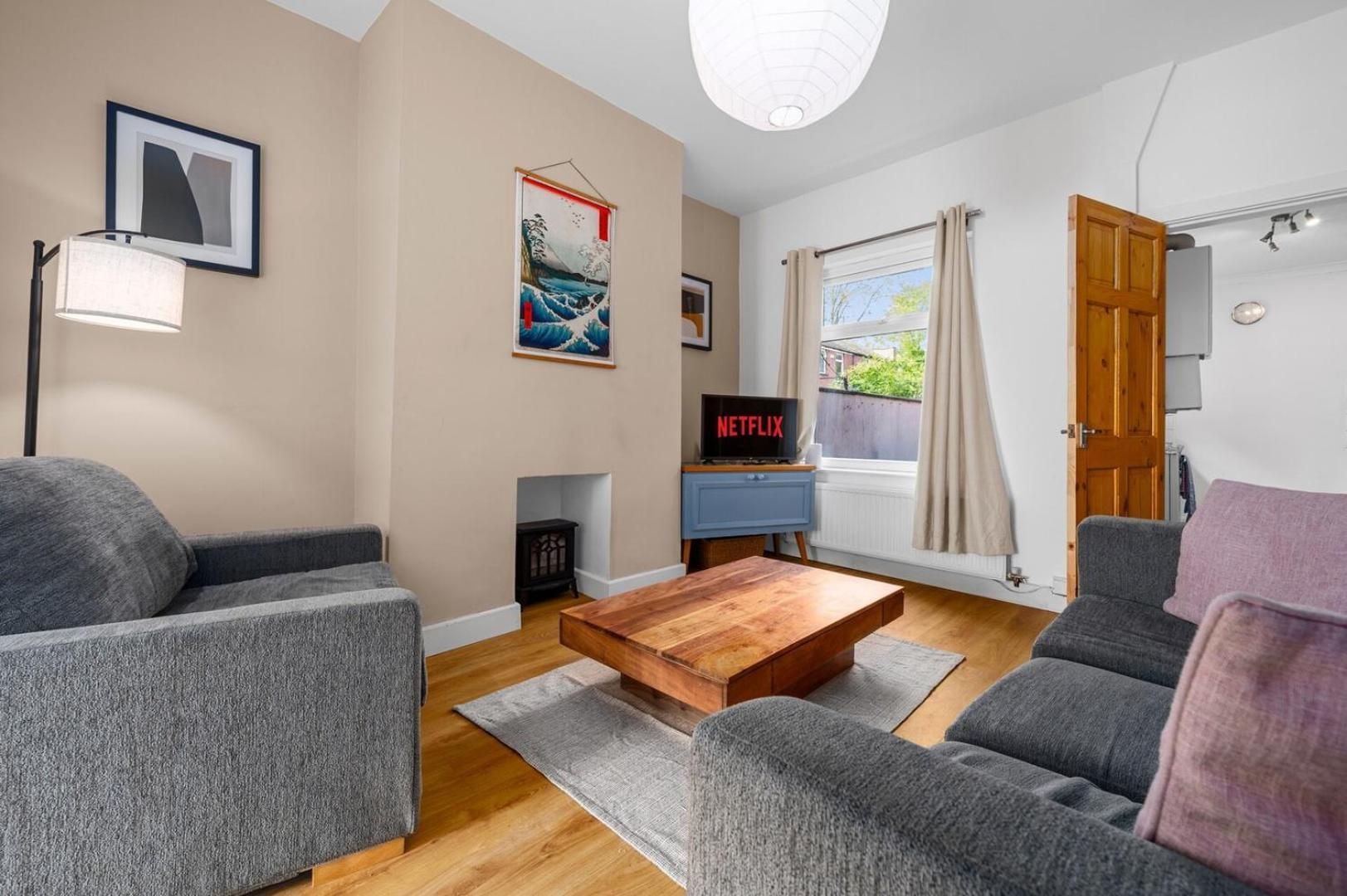 Apartment Bright 2bd - 10 Mins To Manchester